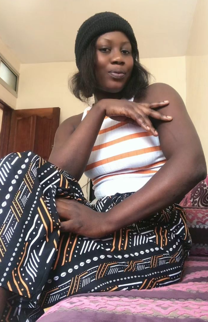Awa NGOM